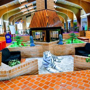 Douglas Inn And Conference Center